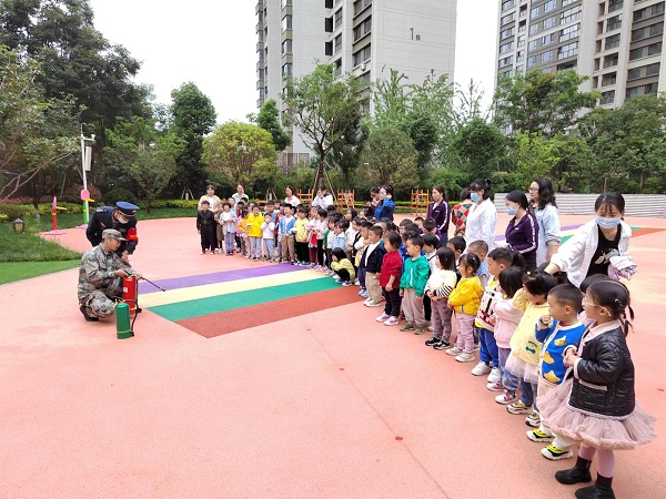 云南保全聯(lián)合官渡區(qū)翡翠幼兒園  開展校園地震自救、反恐、防暴、消防逃生技能培訓(xùn)及演練