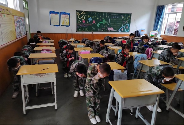 云南保全聯(lián)合官渡區(qū)星耀天成學(xué)校  開展校園地震自救、反恐、防暴、消防逃生技能培訓(xùn)及演練